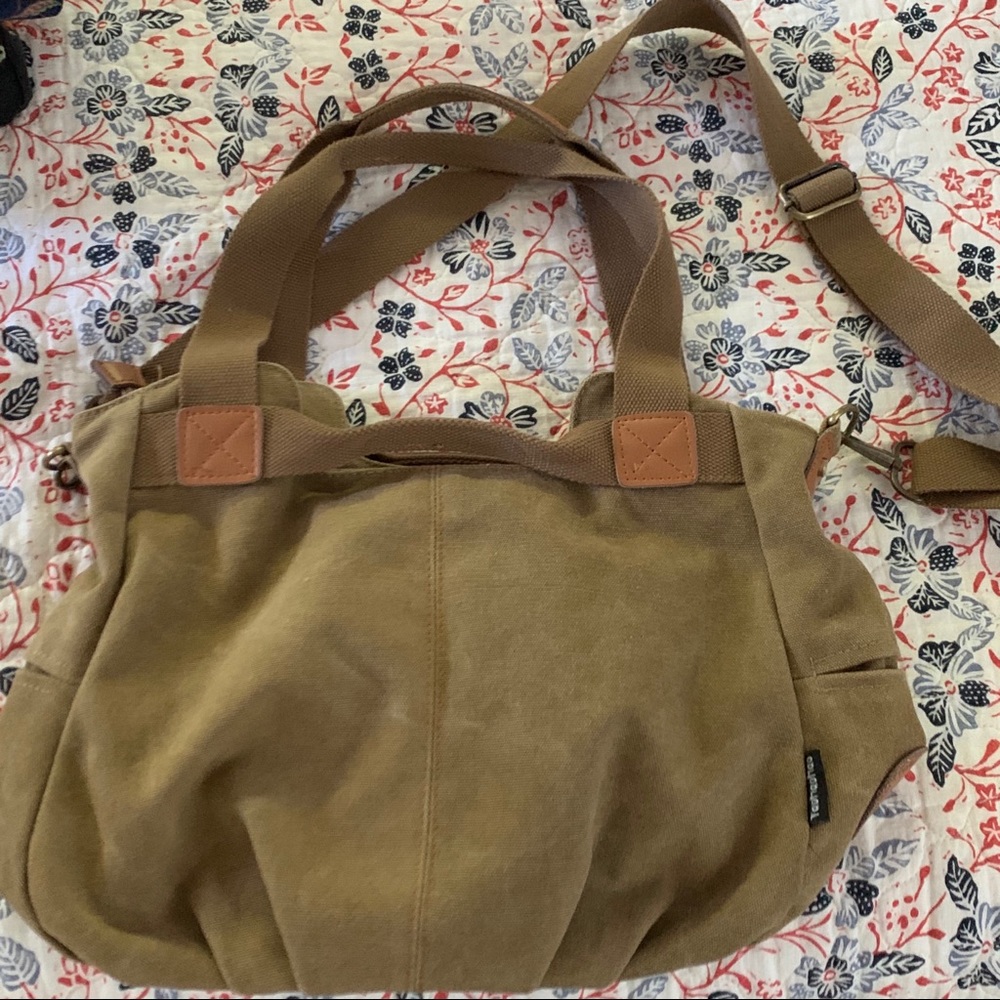 Like-New Canvas Crossbody Purse / Tan